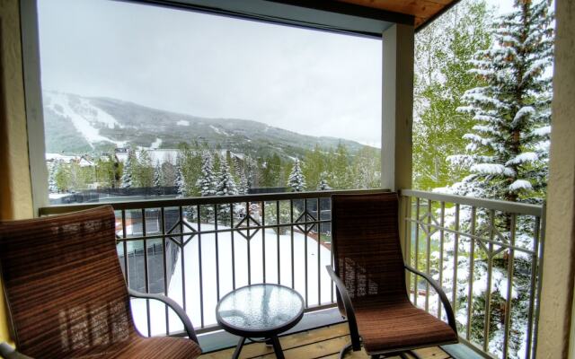 S2 The Meadows Townhome by RedAwning