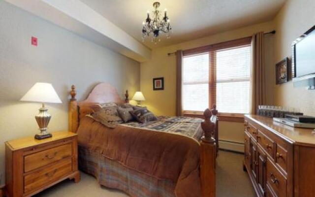 2333_red_hawk_townhms