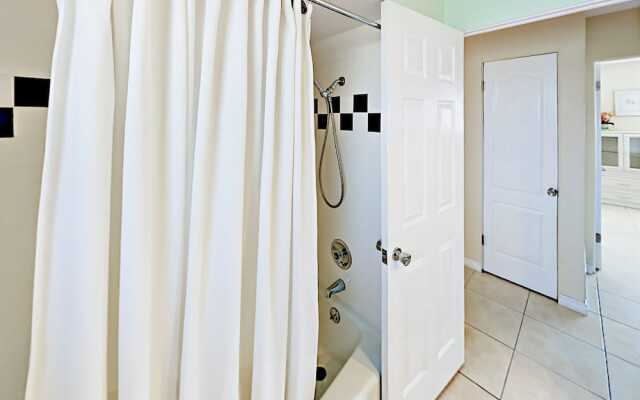 Sunny Beach Bungalow - 2 Br Home