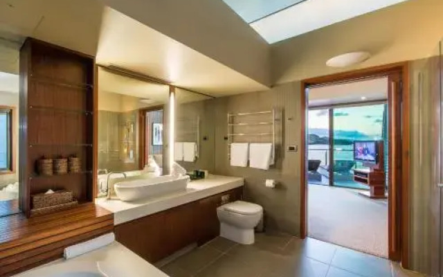 Yacht Club Villa