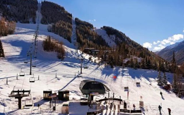 The Ritz-Carlton Aspen Highlands 3 Bedroom Residence Club Condo, Ski-in Ski-out