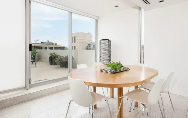 TT606 Sydney 2BR Huge Balcony