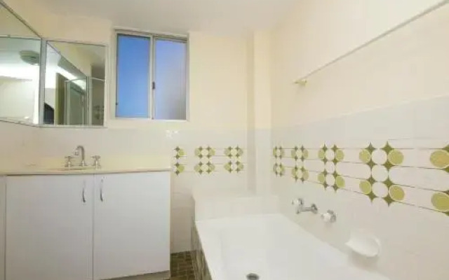 Beachpoint, Unit 401, 28 North Street