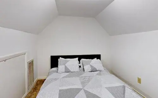 Hip Downtown Condo with Loft by RedAwning