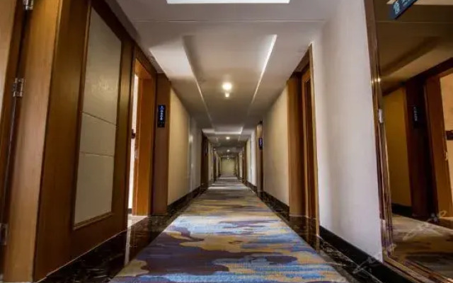 Chonpines Hotel (Yinchuan International Automobile City)