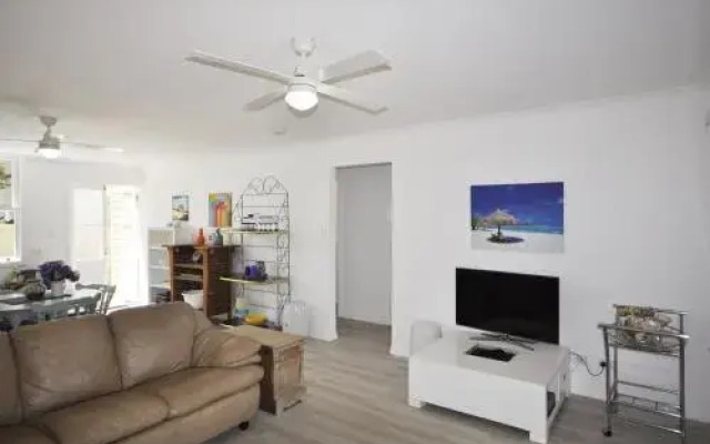 Retro Beach Flat