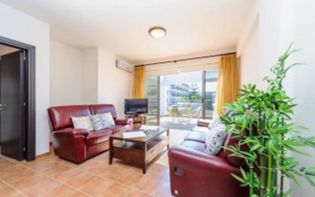 Mike & Lenos Tsoukkas Seaview Apartments