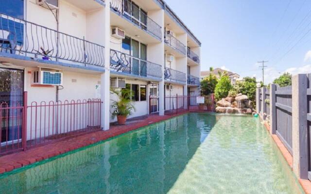 Aussie Wolf Cairns Holiday Lodge Unit 20