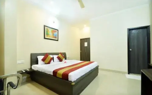 OYO 7676 Golden Sunrise Inn