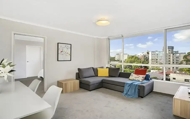 The Apartment Service RAND3