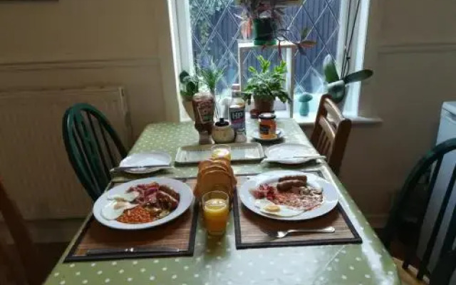 Crestwell House Bed & Breakfast