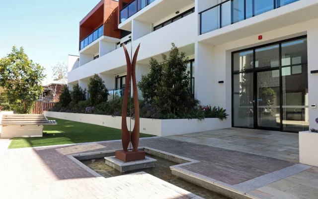 Queen of Northcote Views - Rejuvenate Stays