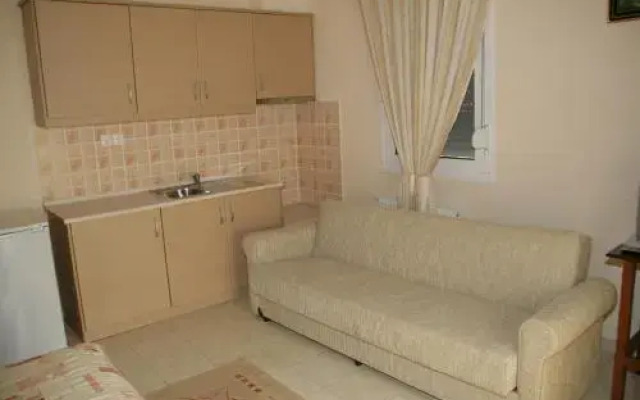 Elanthi Hostel