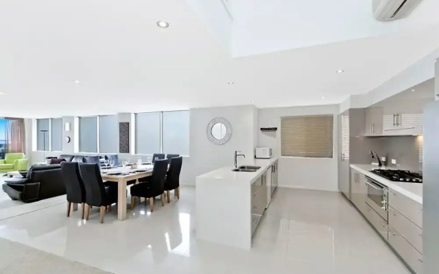 Catalina Luxury Apartments 9