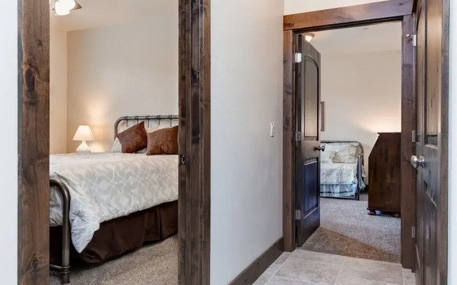 Blackrock Ridge Condo by RedAwning
