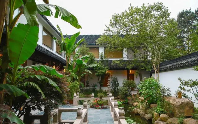 Huashan Yinju Hotel