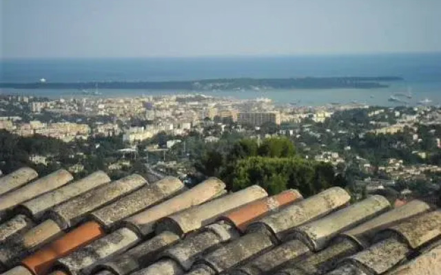 Mougins Village Lombards