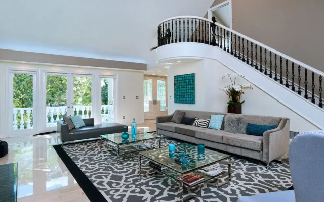 Breathtaking Views in Encino Hills Pool
