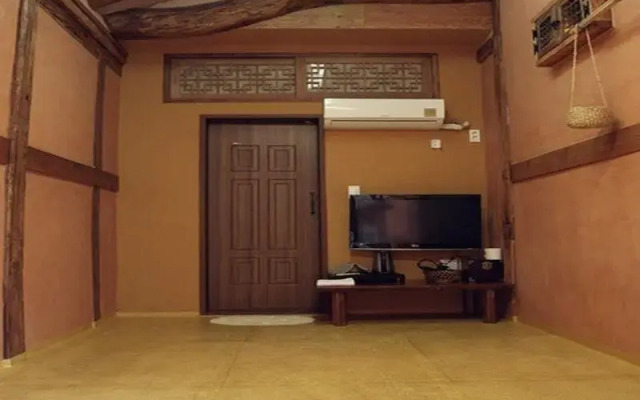 Daddle Hanok Guesthouse