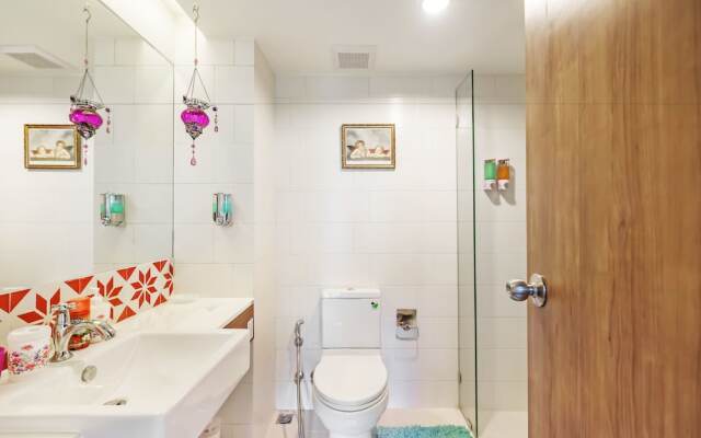 Bluroc Hua Hin by FavStay