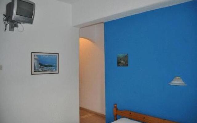 Apartments Giotis