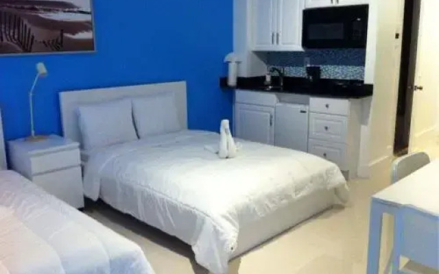 Hollywood Beachfront Condo w/Pool