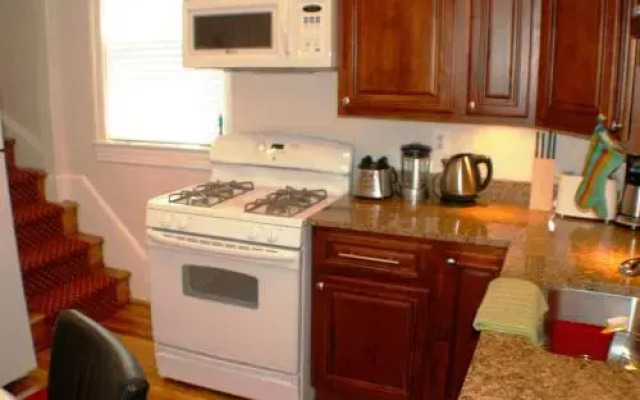 Large DUPLEX Home-Five Minutes to Columbia Heights Metro