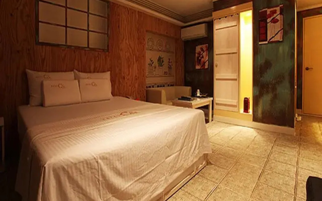Hotel C&