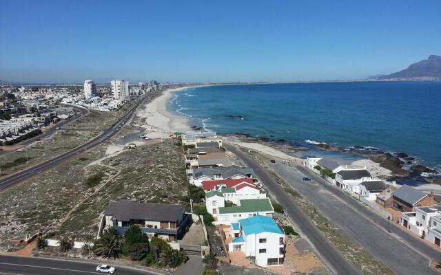 7 Views Self Catering Beachfront Apartment