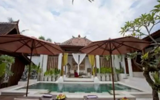 The Prabu House of Art and Villa