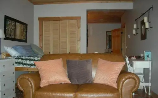 High Rim Vacation Suites