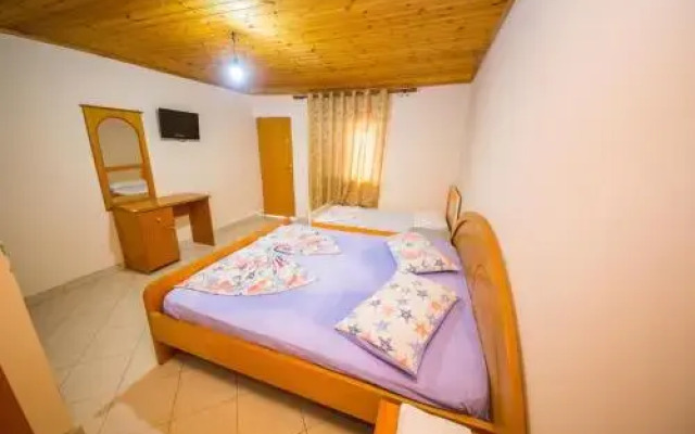 Isi Rooms
