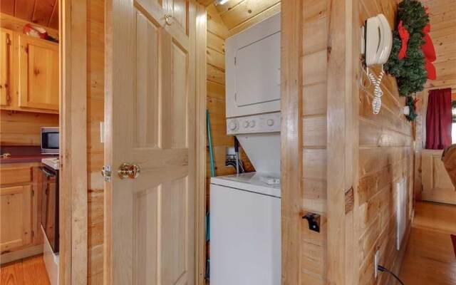 Bear Tracks - Two Bedroom Cabin