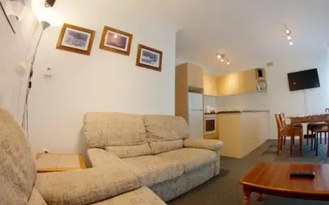 Snow Ski Apartments 05
