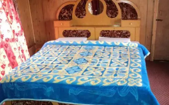 Houseboat Kohisar
