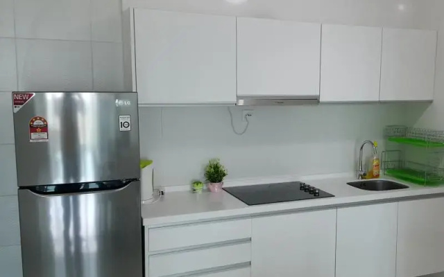 Sky Loft Premium Suite by Homestay Tawakkal