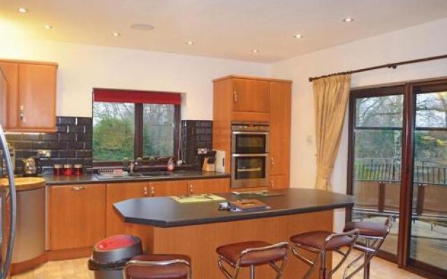 Paradise Lakeside Lodges