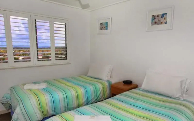 Seamark 504 Apartment