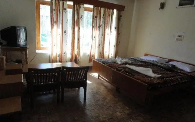 Hotel Nirvana Palace