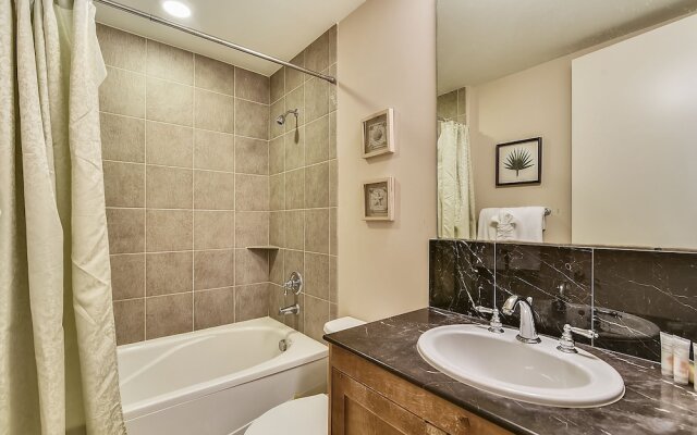 Emerald 707 2 Br condo by RedAwning