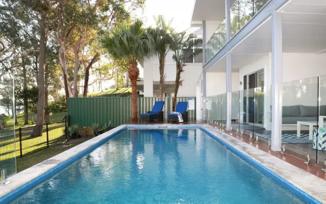 Hampton's Coastline Retreat