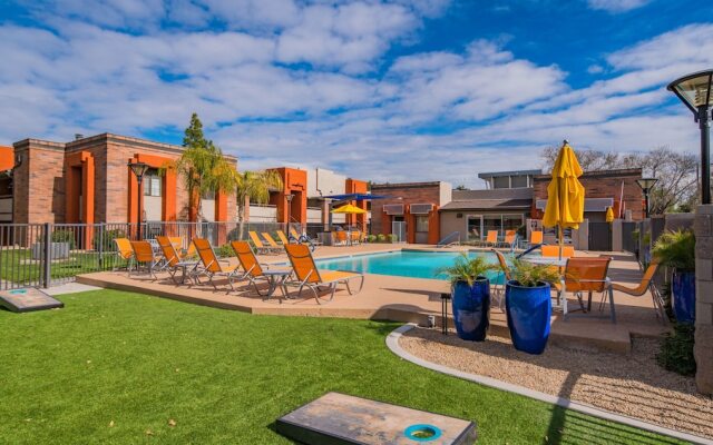 Chic 2BR Near ASU Pool by Wanderjaunt