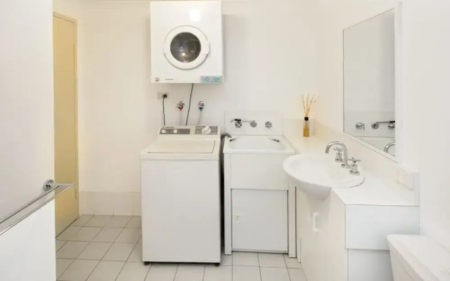 Cascades 3 Well Appointed and Central location