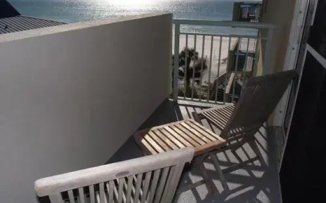 Pelican Isle 401 by RedAwning
