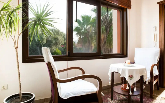 Important Group Villa Alaca