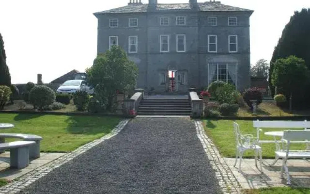 Inch House