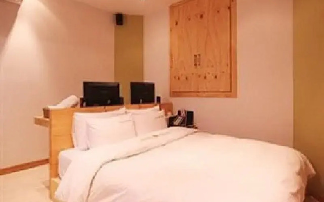Hotel Cinema Gumi