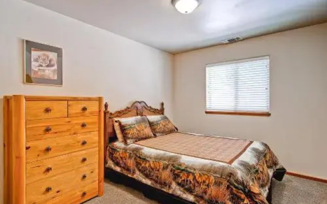 Yosemite Summit & Little Summit - 5BR/3BA Vacation Home