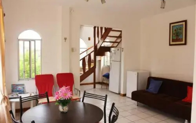 The Finch House (La Casa del Pinzón)