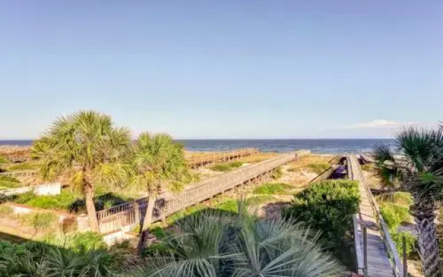 Dog Friendly Oceanfront Beach House by RedAwning